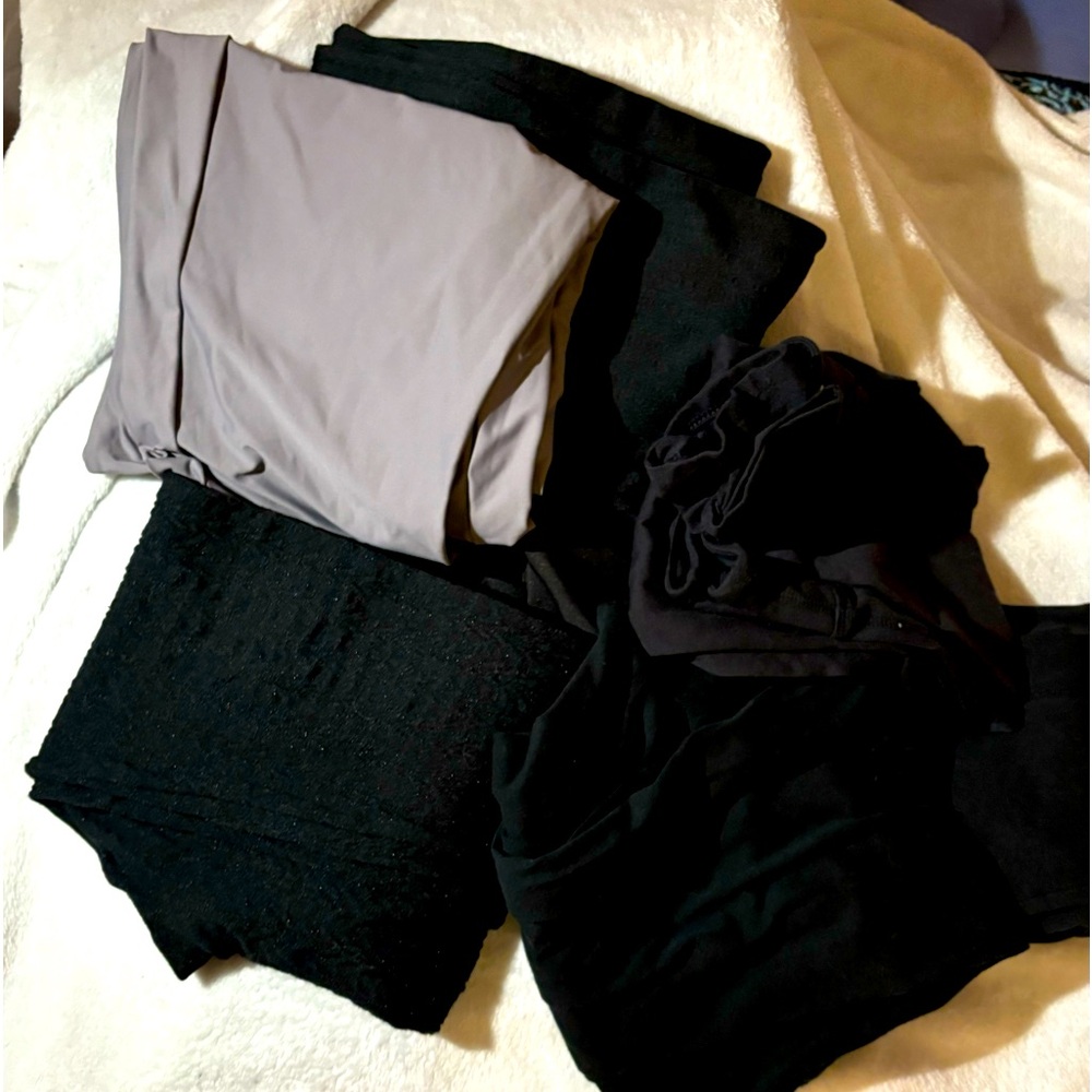 Bundle Of 8 Pairs Different Styles Of Leggings - … - image 1